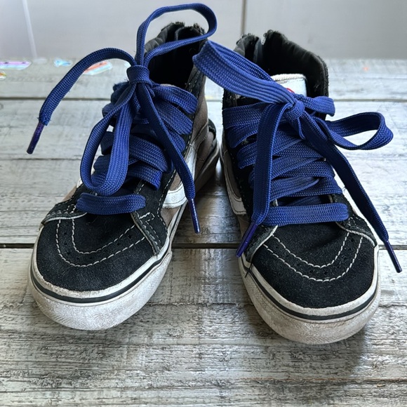 Vans Old Skool hi-tops. Kids size 11.5 (4-5 year old). Used for a short time. - Picture 3 of 7